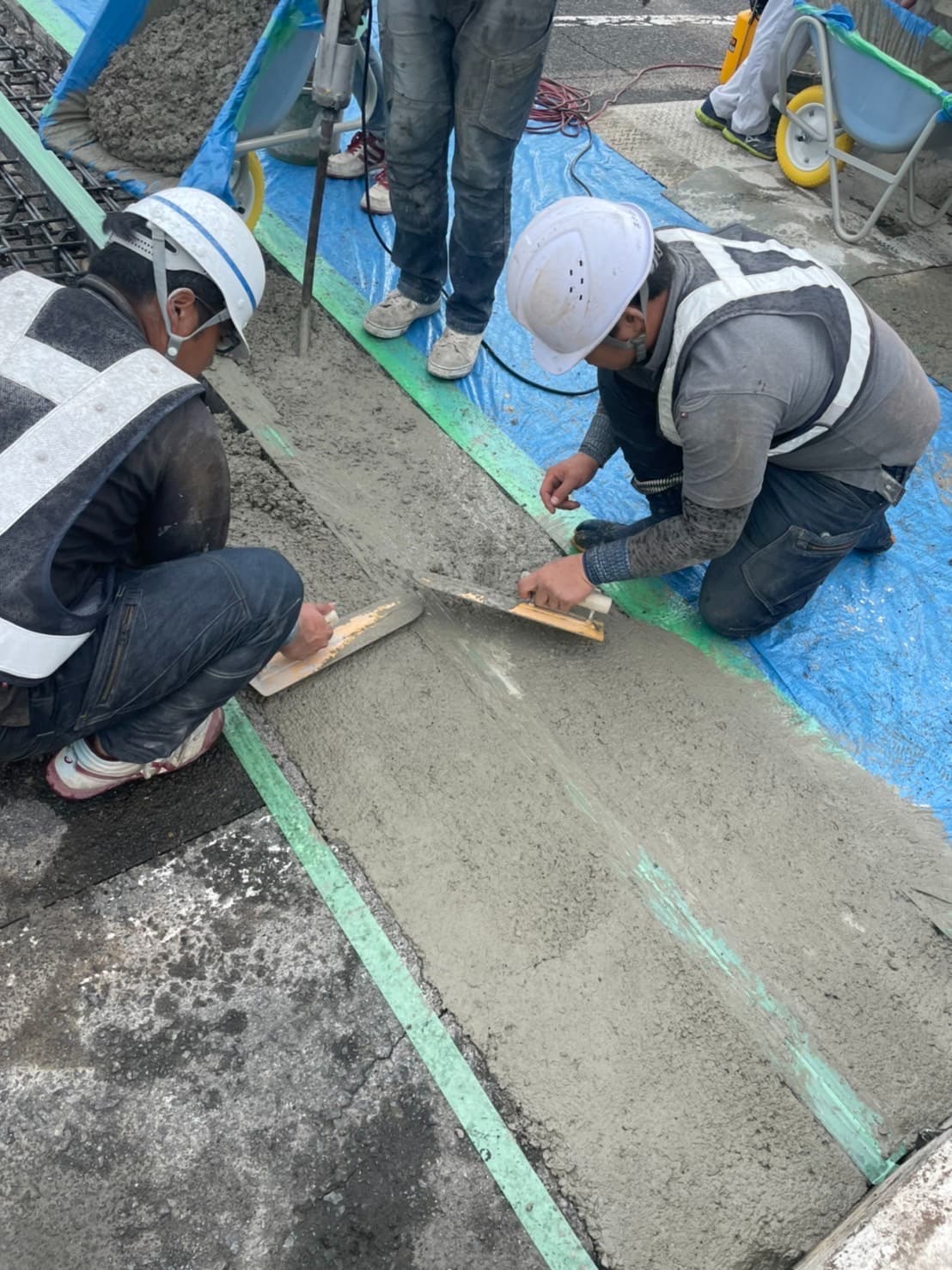 橋梁補修工事＜伸縮装置取替工＞の画像