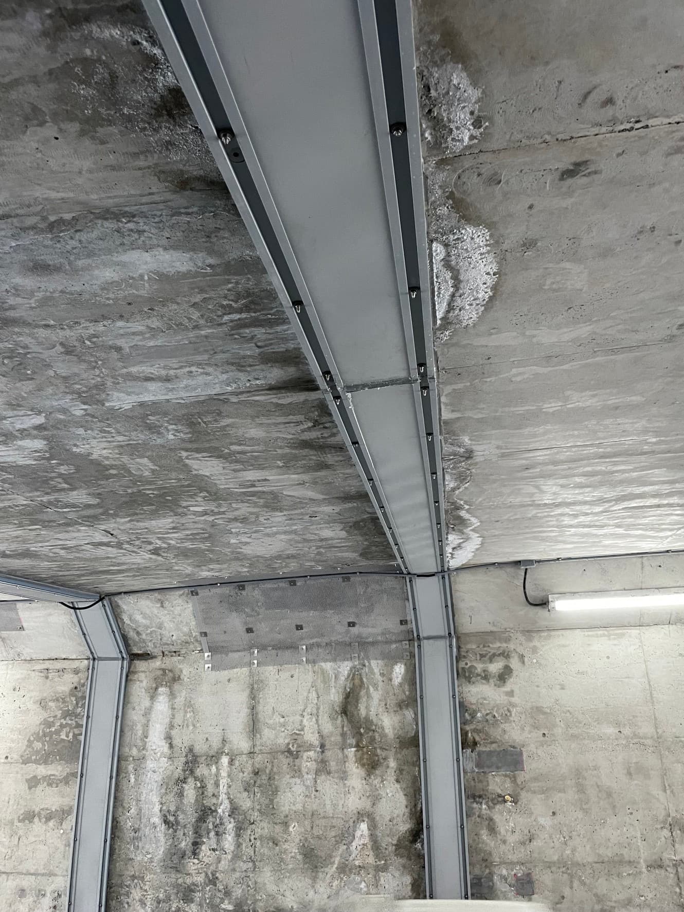 トンネル補修工事＜ドレン＞の画像