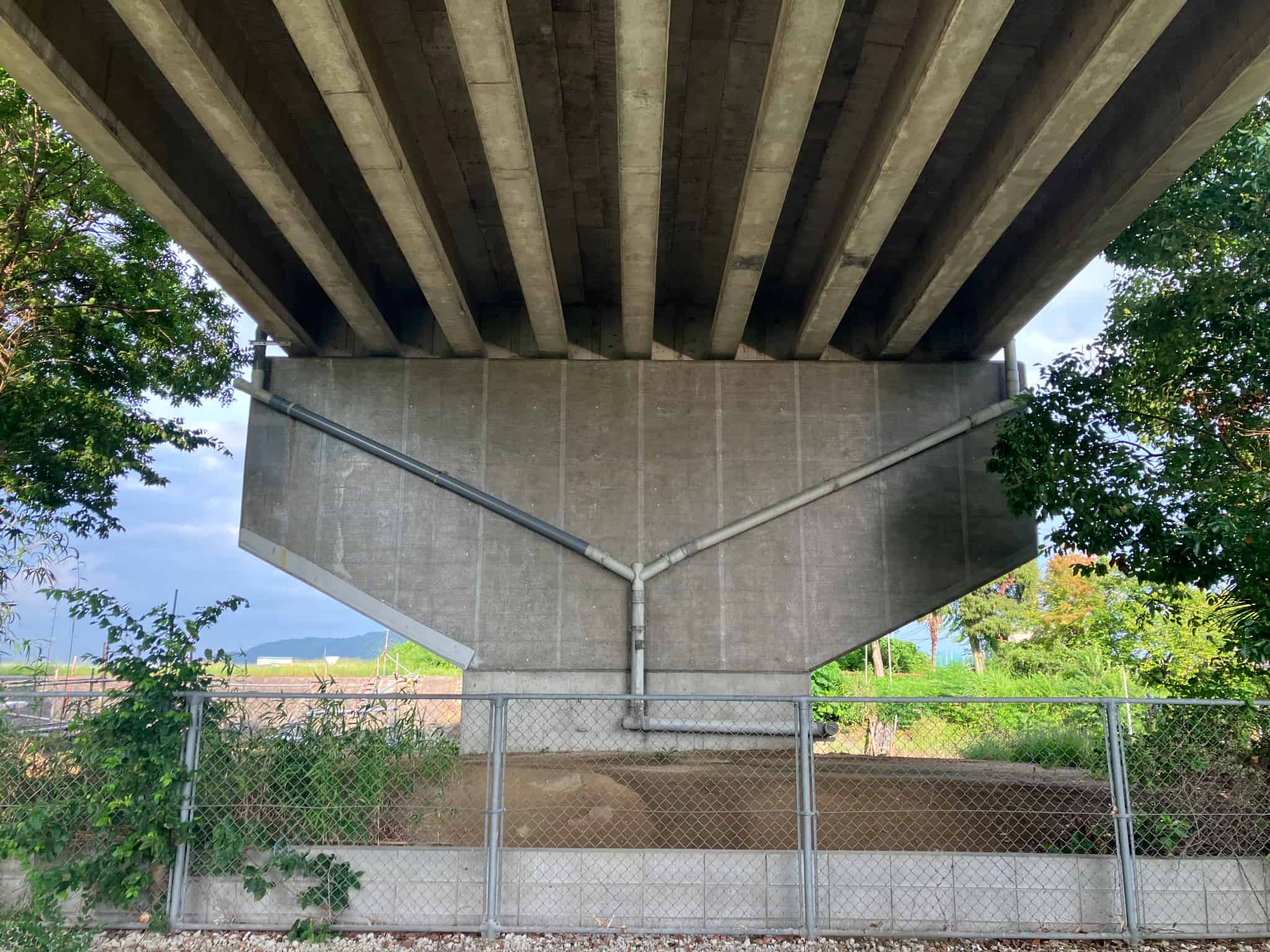 橋梁補修工事＜剥落防止工＞の画像