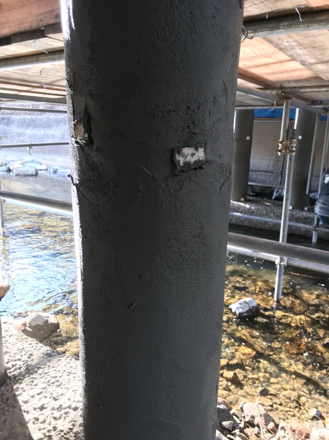 橋梁補修工事＜断面修復工：左官工法＞の画像