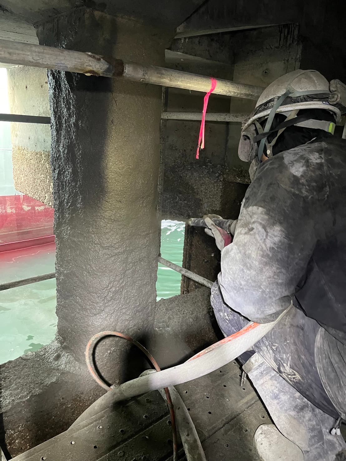 橋梁補修工事＜断面修復工：吹付工法＞の画像